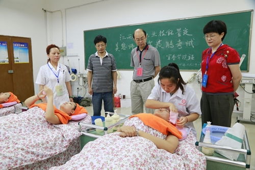 中國(guó)美容醫(yī)學(xué)院的發(fā)祥地 這里是用美麗書(shū)寫(xiě)人生的美容醫(yī)學(xué)院